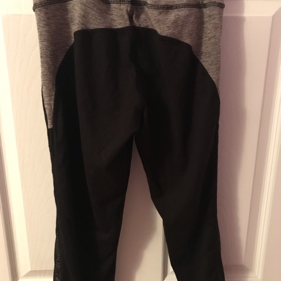 Ardenes Gray and Black Capris - Picture 3 of 4